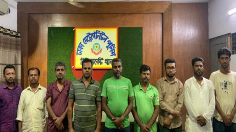 রাজধানীর নিউমার্কেট ও পল্লবী এলাকায় পুলিশের বিশেষ ...
